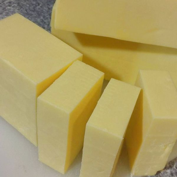 Factory rate Cheddar Cheese ready to ship Cheddar Cheese directly packed and supplied by experienced dairy farm